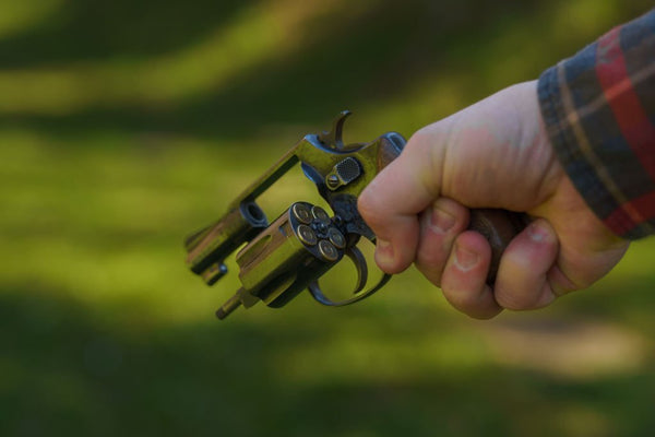 can amish own guns