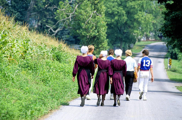 do amish women wear shoes