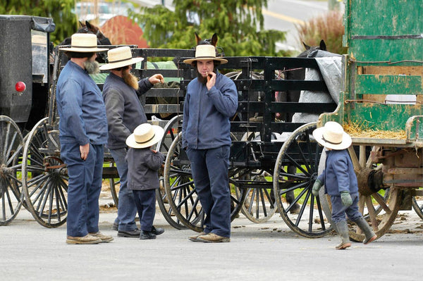 do amish women wear shoes or not