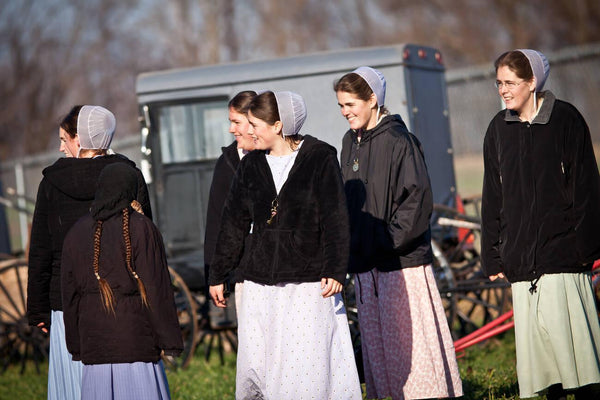 how can you tell if amish woman is married