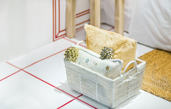 what to put in a guest room basket 