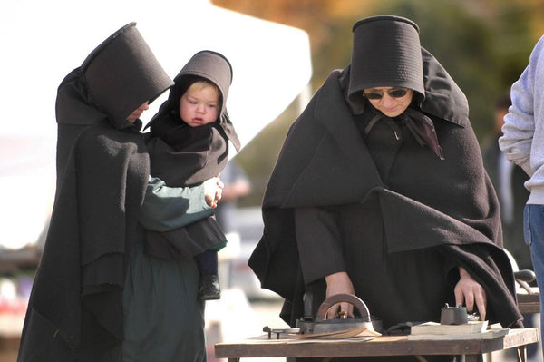 what type of clothing do the amish wear